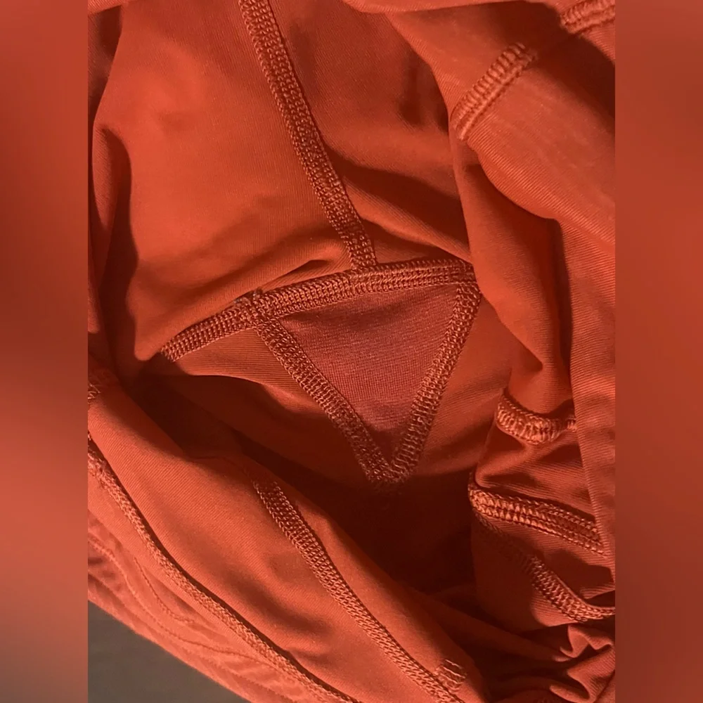 🍋 LIKE NEW Lululemon Time To Sweat Crop *23" - Stride Emboss Cayenne - Sz 6 - Picture 8 of 17
